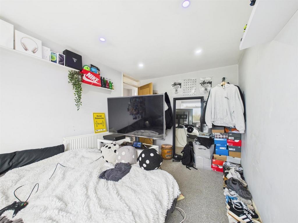 CAM01381 G0-PR0207-STILL018.jpg