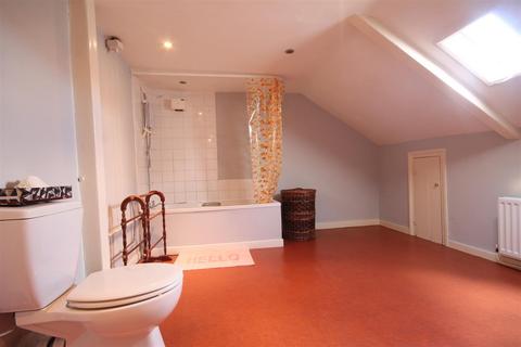 2 bedroom apartment to rent, St Thomas Crescent, City Centre