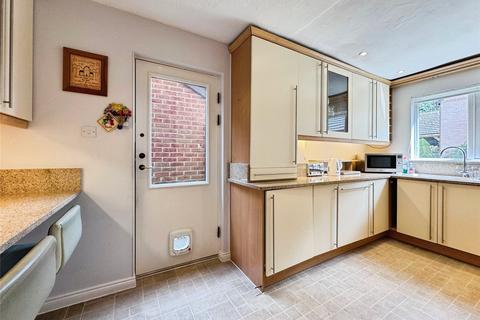 3 bedroom link detached house to rent, St. Andrews Close, Berkshire RG45