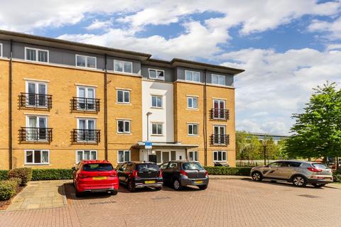 2 bedroom flat for sale, Ovaltine Drive, Kings Langley, WD4