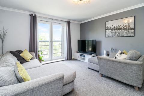 2 bedroom flat for sale, Ovaltine Drive, Kings Langley, WD4