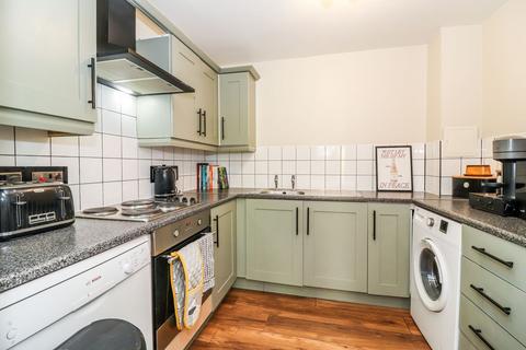 2 bedroom flat for sale, Ovaltine Drive, Kings Langley, WD4
