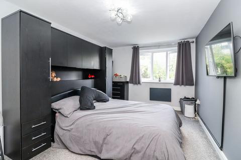 2 bedroom flat for sale, Ovaltine Drive, Kings Langley, WD4