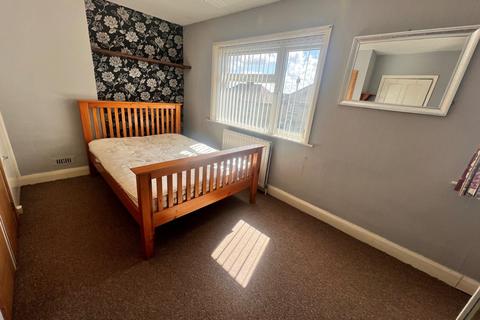 3 bedroom semi-detached house to rent, Carnation Road, Hampshire SO16