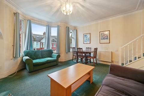 2 bedroom flat for sale, Astonville Street, Wandsworth