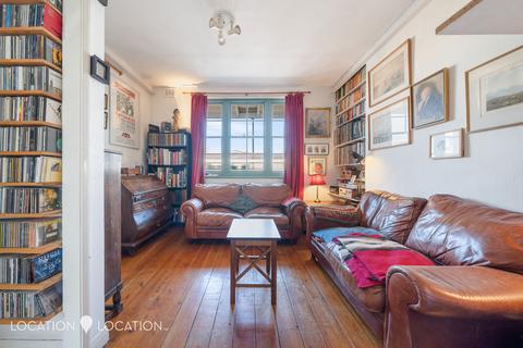 1 bedroom flat for sale, Gibson Gardens, London, N16