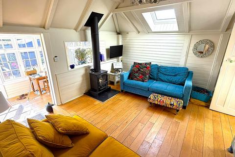 6 Harbour Barn, Winchelsea Beach, Winchelsea, TN36 4LR