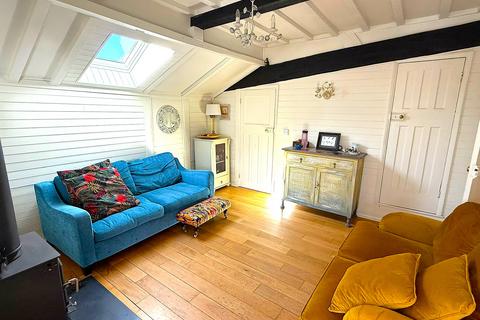 6 Harbour Barn, Winchelsea Beach, Winchelsea, TN36 4LR