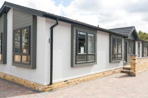 2 bedroom detached house for sale, Hawkswood Road, Downham, Billericay, Essex, CM11
