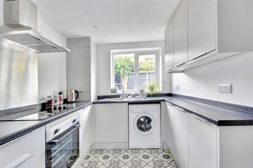 Kitchen 2.jpeg