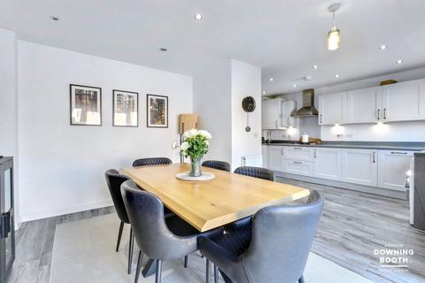 27 Violet Walk, Fradley, Lichfield, WS13 8TU