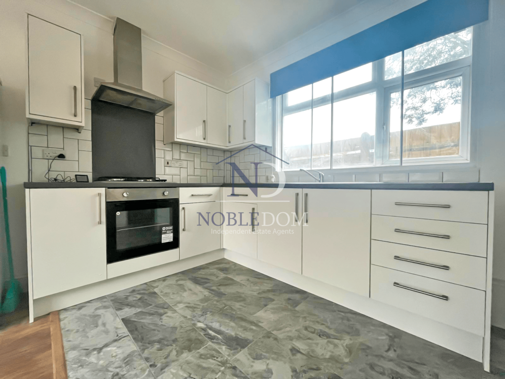3 bed semi-detached House in Hounslow.