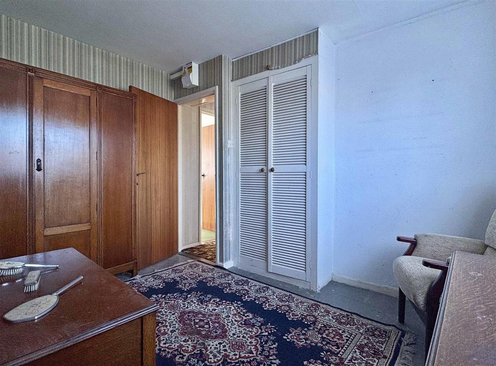 Bedroom 4b.jpg