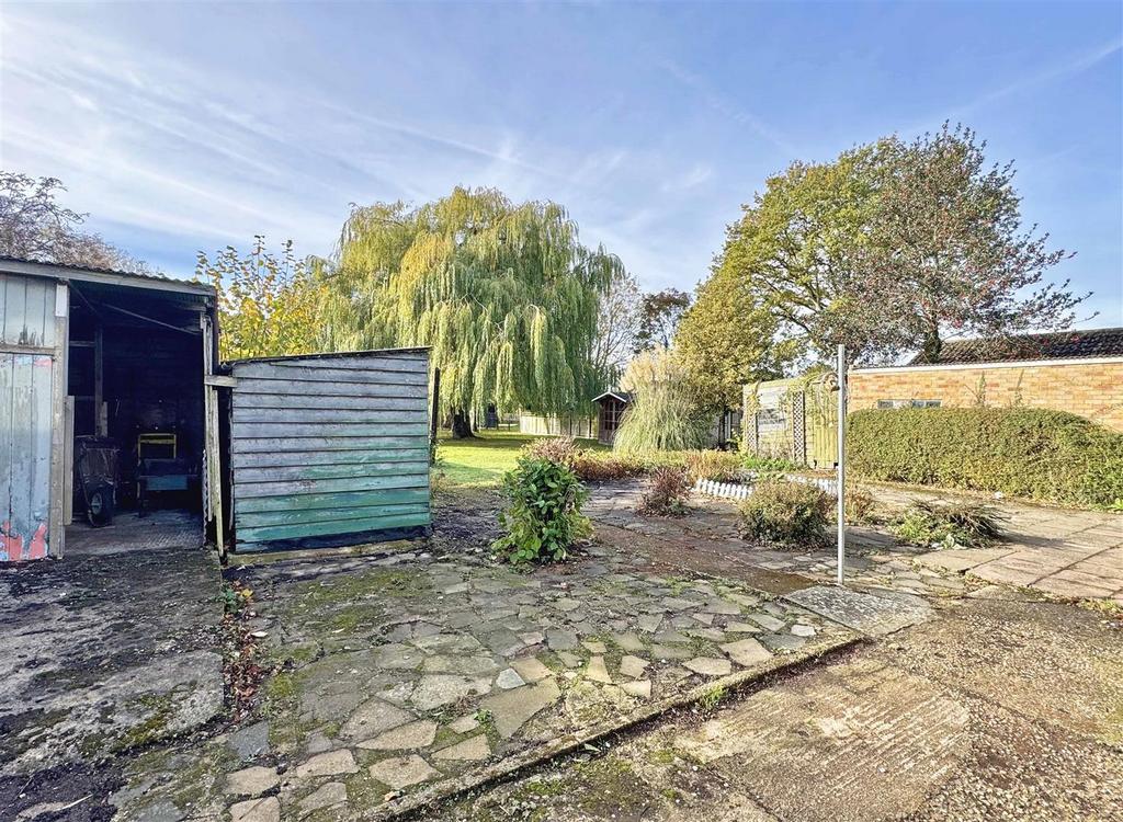 Rear Garden b.jpg