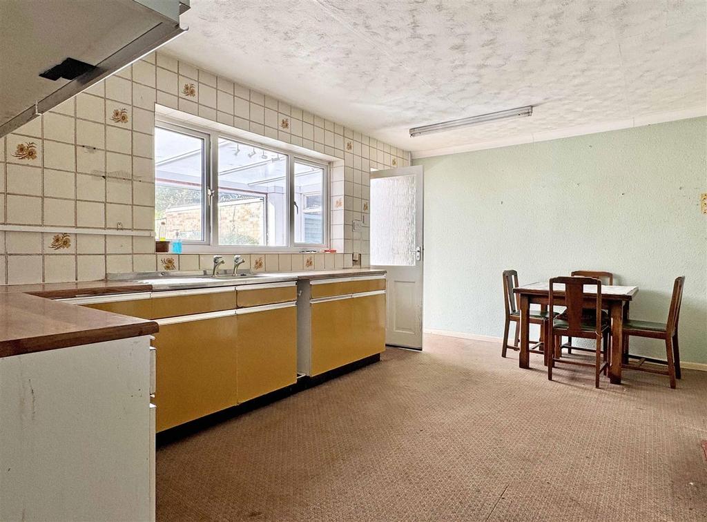 Kitchen c.jpg