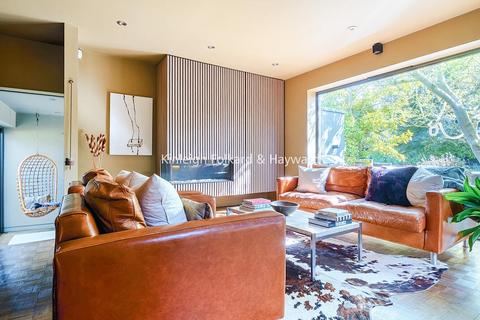 4 bedroom detached house for sale, Plaistow Lane, Bromley
