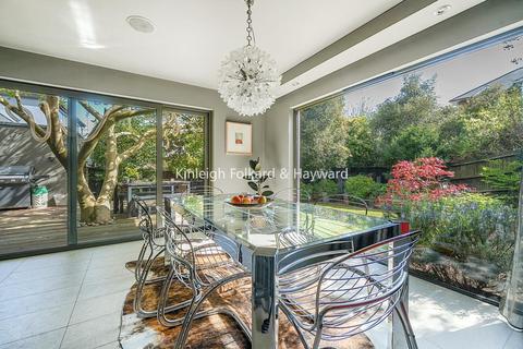 4 bedroom detached house for sale, Plaistow Lane, Bromley