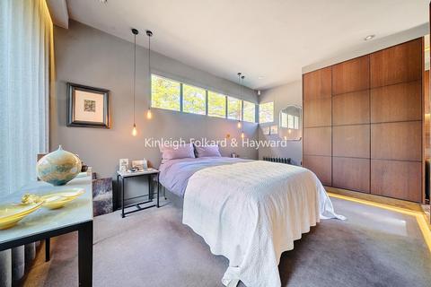 4 bedroom detached house for sale, Plaistow Lane, Bromley