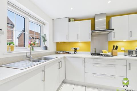 18 Corbel Rise, Chineham, Basingstoke, RG24 8BT