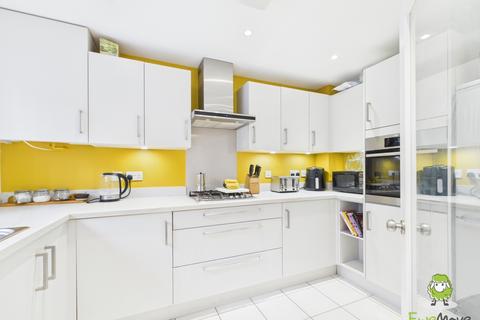 18 Corbel Rise, Chineham, Basingstoke, RG24 8BT