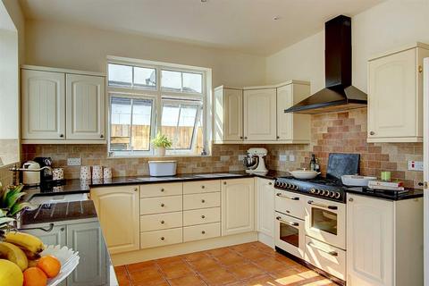 7 Carlyle Road, Aston Fields, Bromsgrove, B60 2PN
