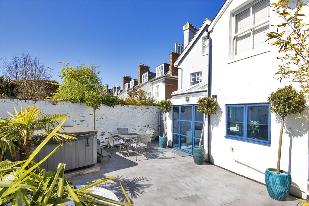 Rear Courtyard