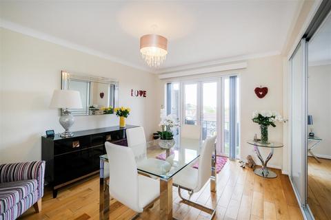 2 bedroom maisonette for sale, Mount Echo Avenue, London