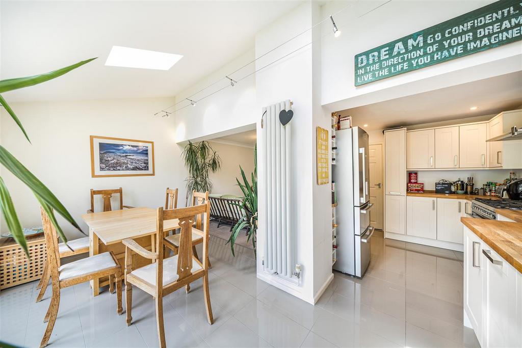 Kitchen/Dining Area