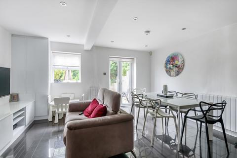 3 bedroom townhouse for sale, Larkspur Grove, Edgware HA8