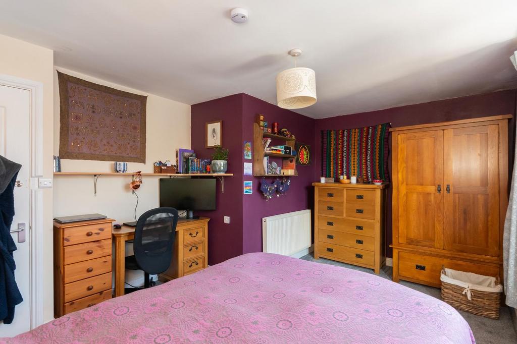 0 B5 SEE - Bedroom B.jpg