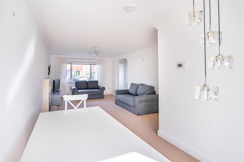 4 Highcliffe Court-3.jpg