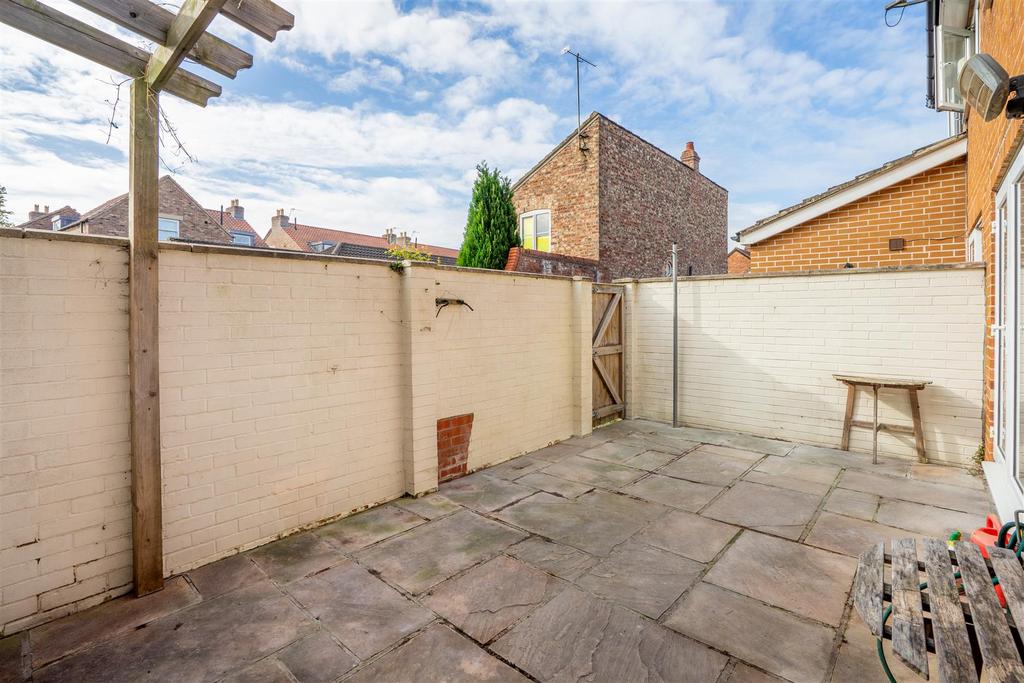 4 Highcliffe Court-6.jpg
