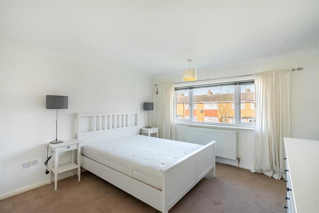 4 Highcliffe Court-10.jpg