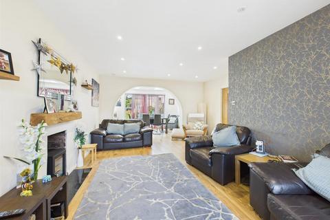 3 bedroom detached house for sale, Tring Road, Aylesbury HP20