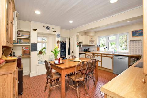 4 bedroom detached house for sale, Church Road, Alton GU34