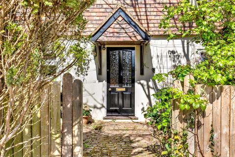 4 bedroom detached house for sale, Church Road, Alton GU34