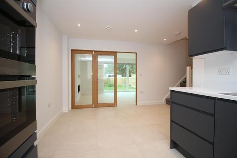 3 bedroom terraced house to rent, Darlington Road, Bath
