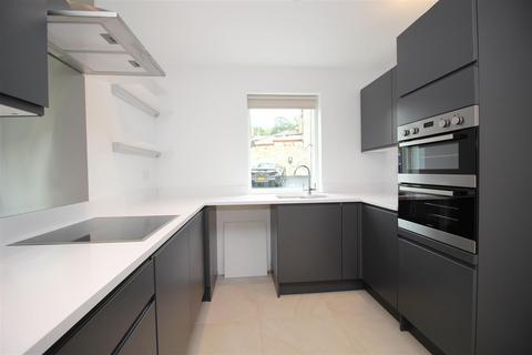 3 bedroom terraced house to rent, Darlington Road, Bath