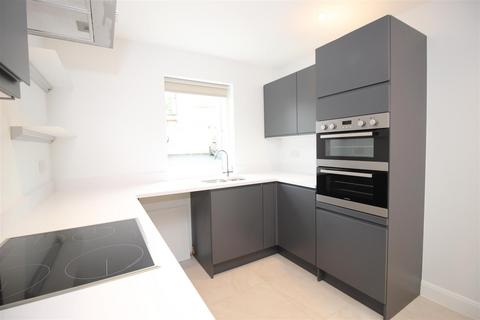 3 bedroom terraced house to rent, Darlington Road, Bath