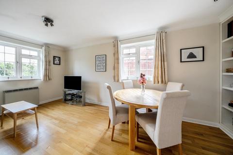 16 Hanson Close, Beckenham, BR3 1WJ