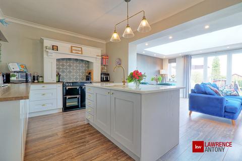 4 bedroom detached house for sale, Castle Road, Rayleigh, SS6