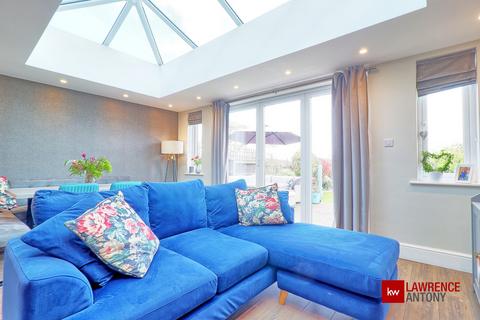 4 bedroom detached house for sale, Castle Road, Rayleigh, SS6