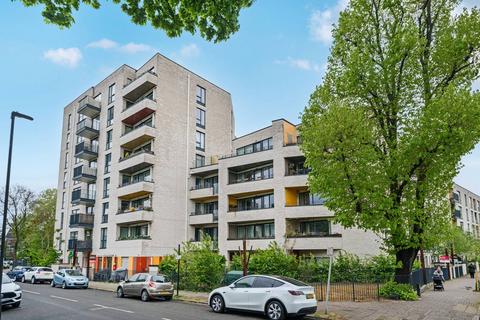 2 bedroom flat to rent, St. James' Crescent, Brixton, London, SW9