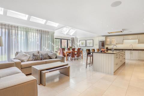 8 Gloster Drive, Kenilworth, CV8 2TU