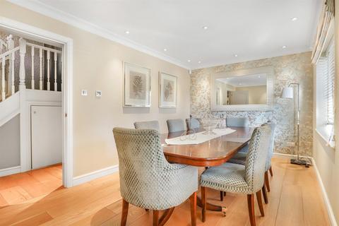 8 Gloster Drive, Kenilworth, CV8 2TU