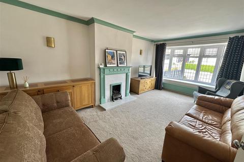 2 bedroom semi-detached bungalow for sale, Milton Close, Liversedge