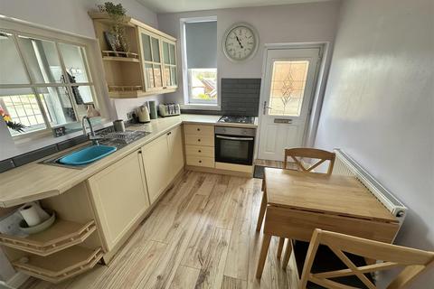 2 bedroom semi-detached bungalow for sale, Milton Close, Liversedge