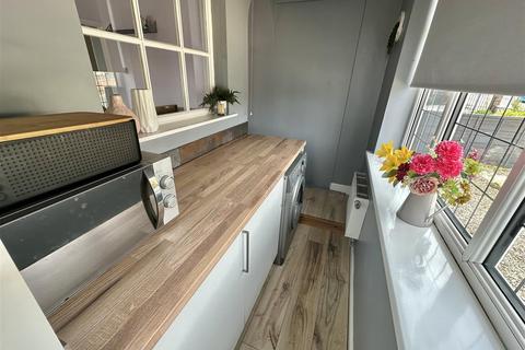 2 bedroom semi-detached bungalow for sale, Milton Close, Liversedge