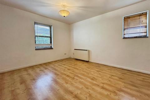 1 bedroom flat for sale, Norwich House, Norfolk Road, Maidenhead