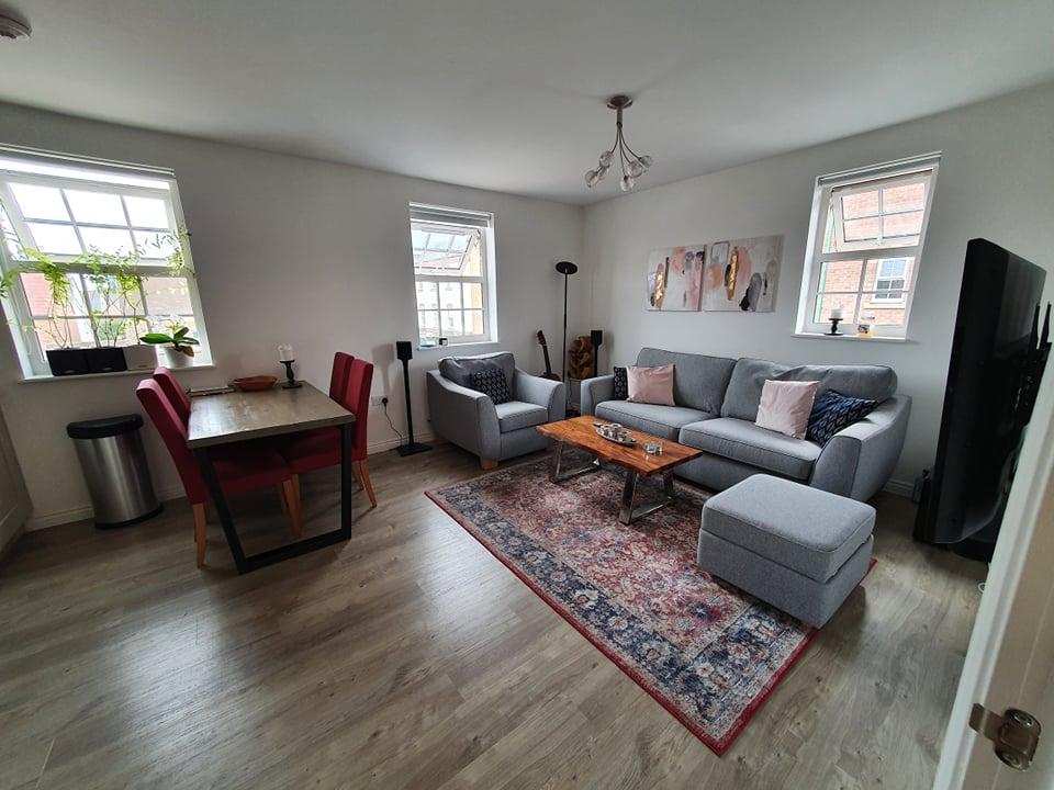 Livingroomdiningdoorview